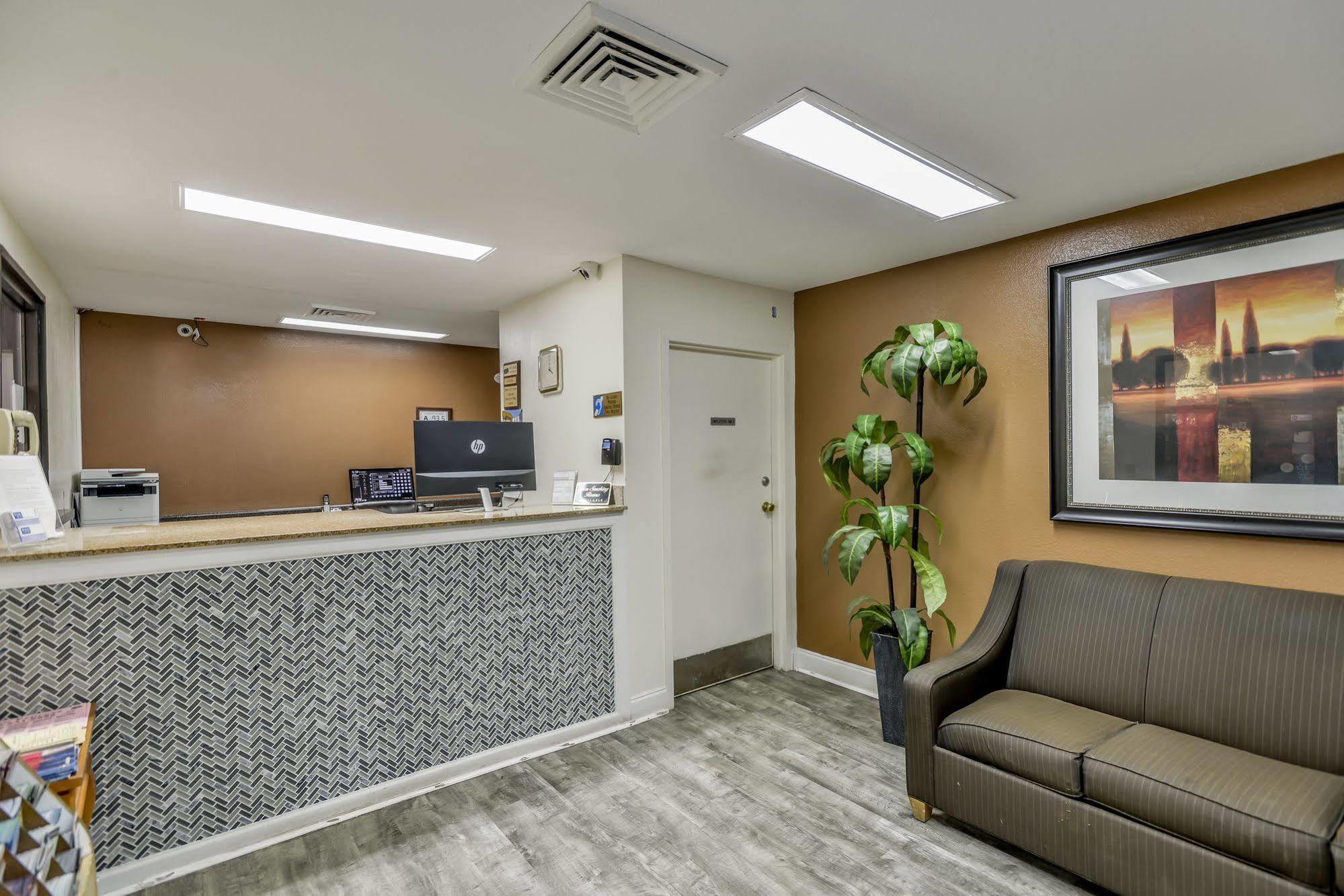Wake Inn Raleigh Bagian luar foto